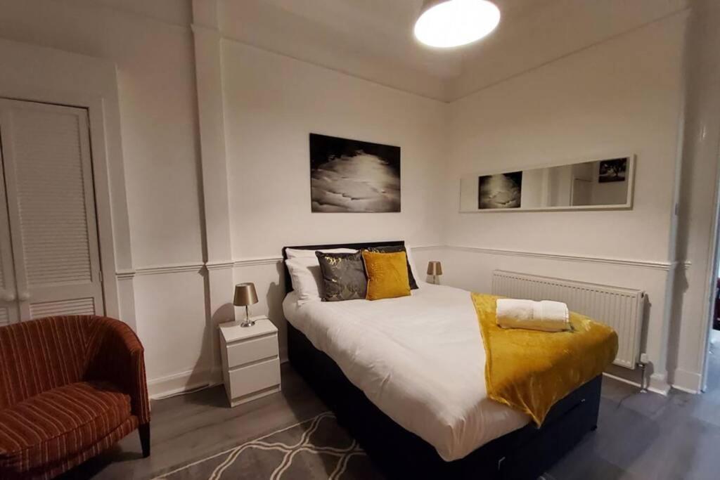 Leith Spectacular By Sensational Short Lets & Serviced With 6 Separate Beds & 2 Baths EDI
