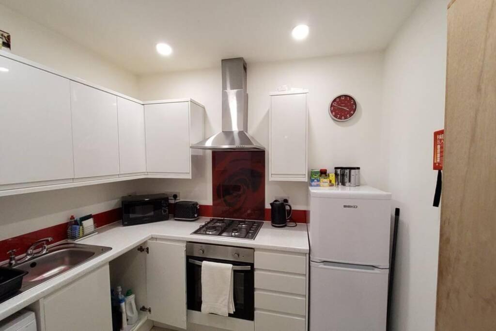 Leith Spectacular By Sensational Short Lets & Serviced With 6 Separate Beds & 2 Baths * EDI